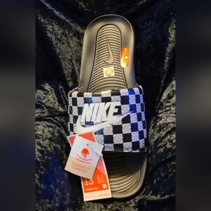 Mens size 13 Nike Victori  Slides